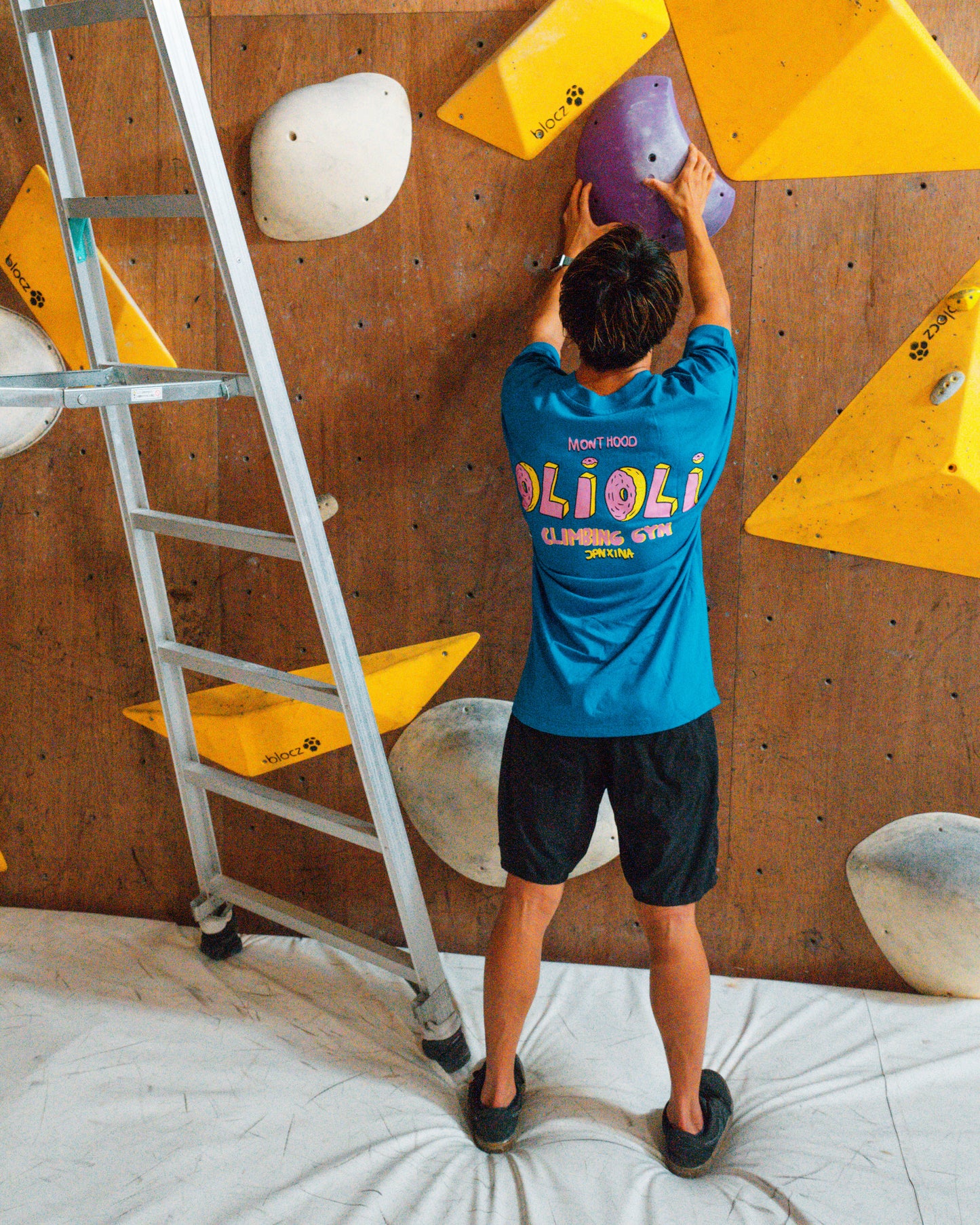 Oli Oli Climbing Gym x Mont Hood Tshirt